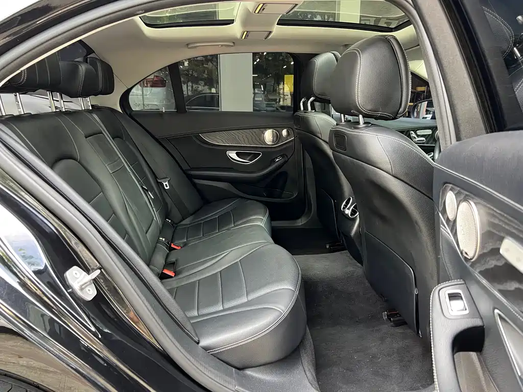 Mercedes-Benz C-Class 2018 — фото 17