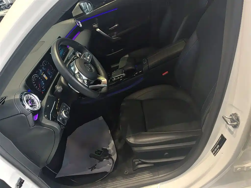 Mercedes-Benz A-Class 2023 — фото 11
