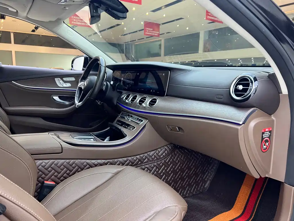 Mercedes-Benz E-Class 2023 — фото 13