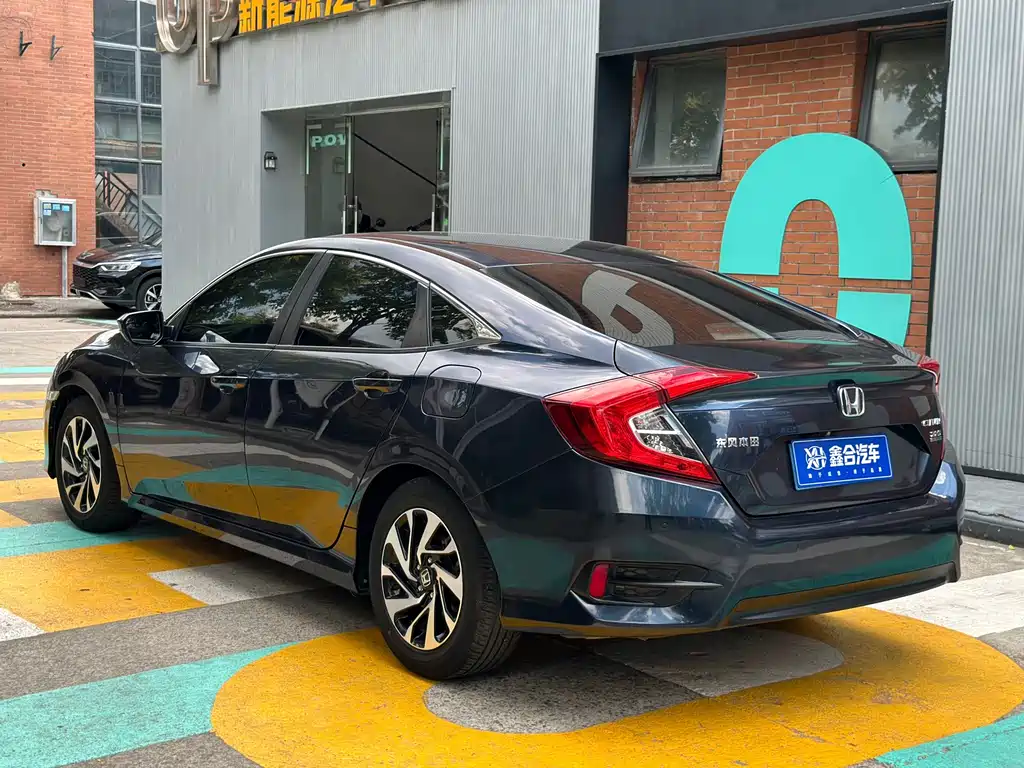 Honda Civic 2018 — фото 9