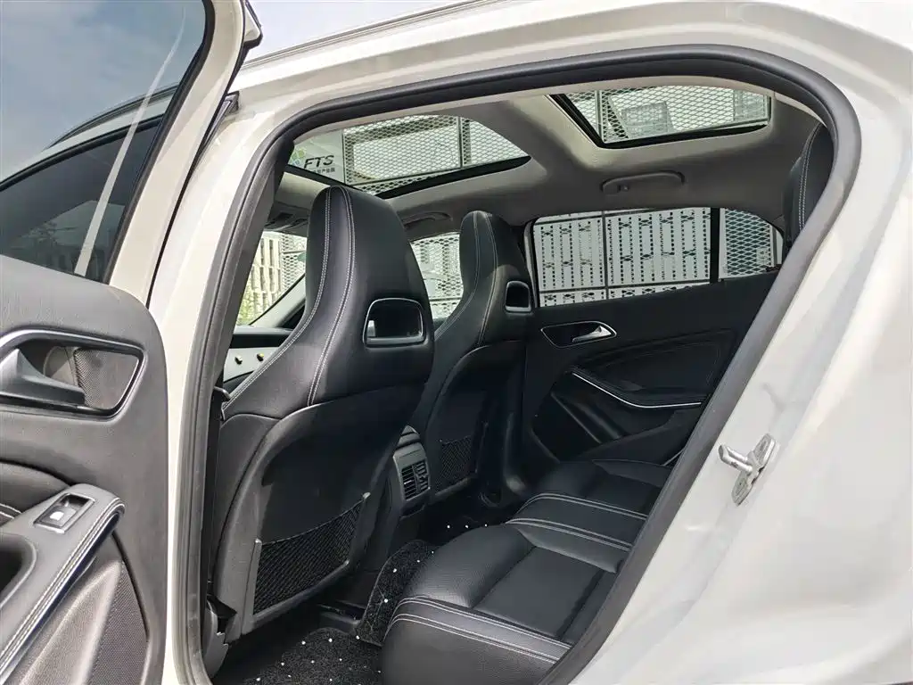 Mercedes-Benz GLA 2016 — фото 15