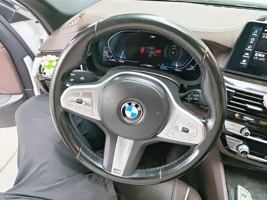 BMW 5 Series 2022 — фото 15