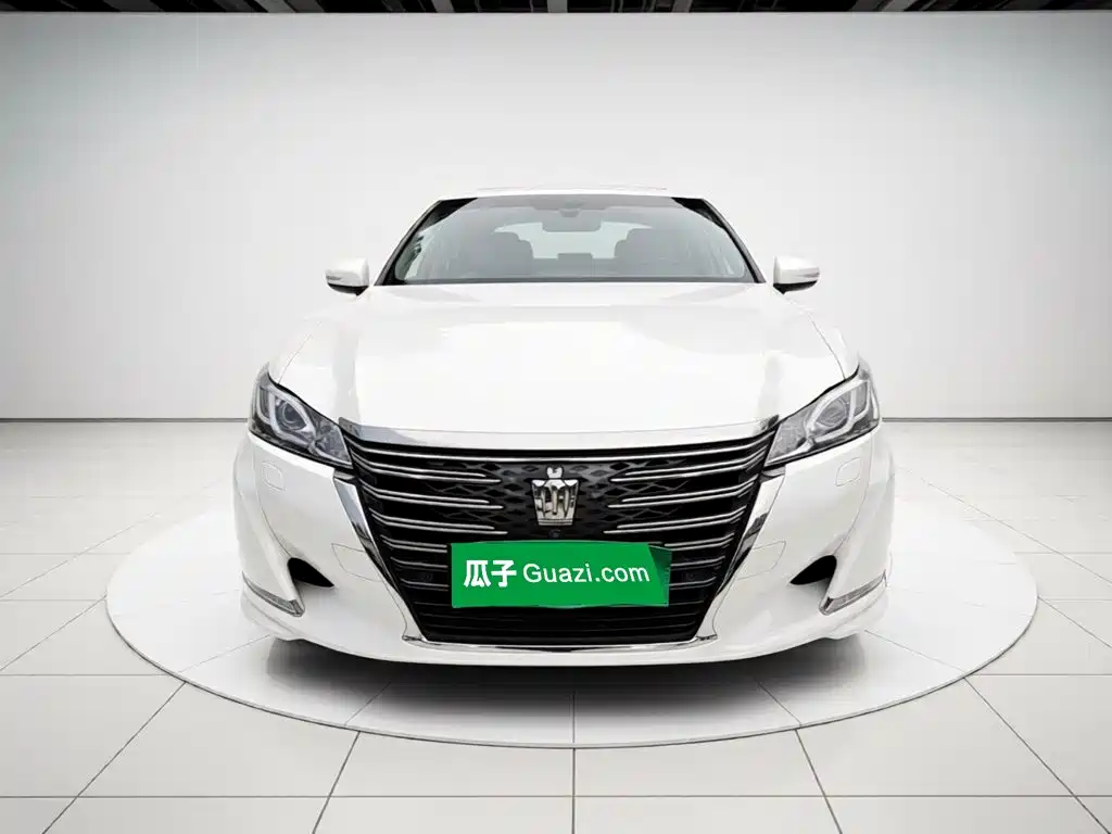 Toyota Crown 2018 — фото 24