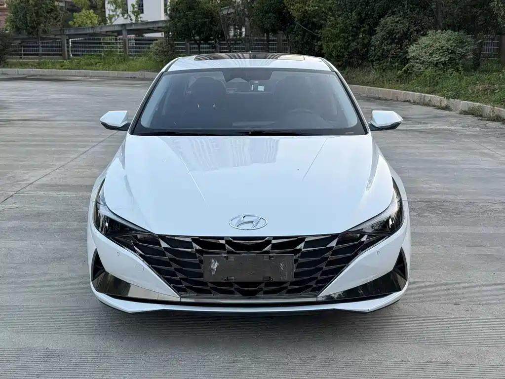 Hyundai Elantra 2022