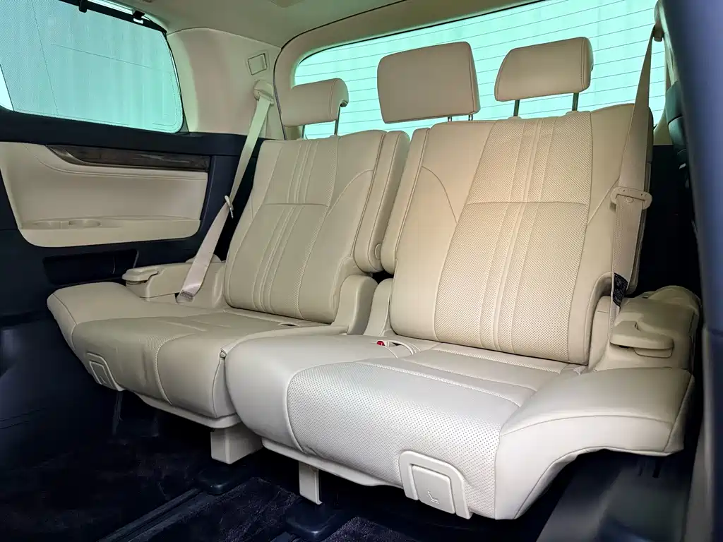 Toyota Vellfire 2023 — фото 8