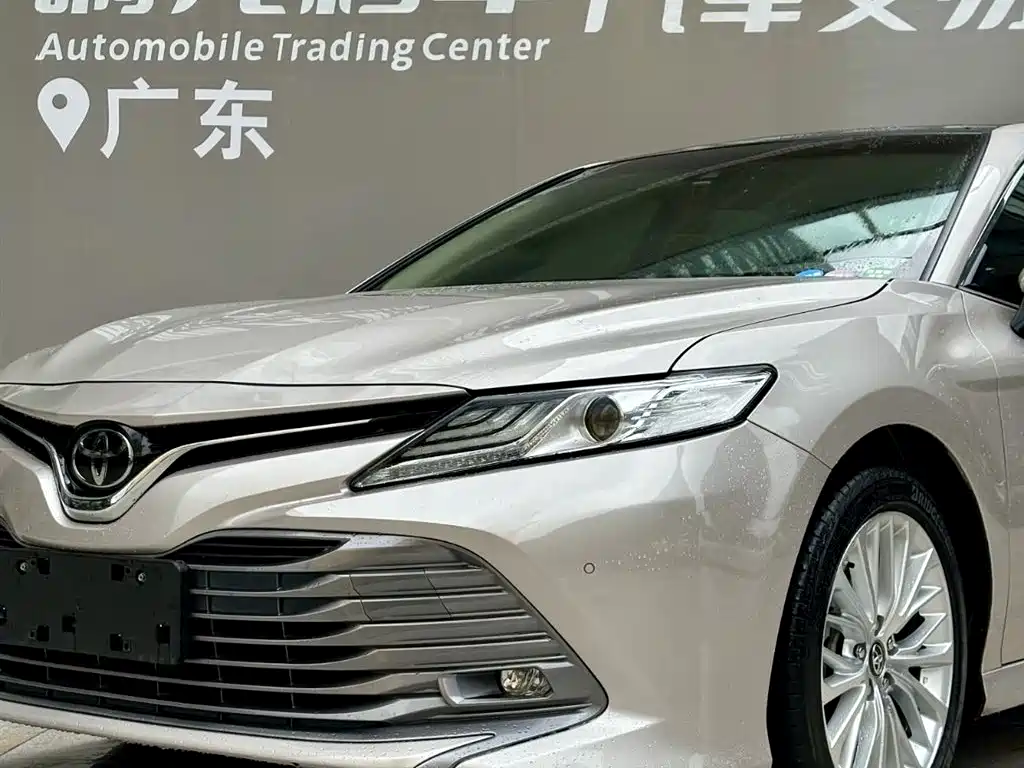 Toyota Camry 2019 — фото 19