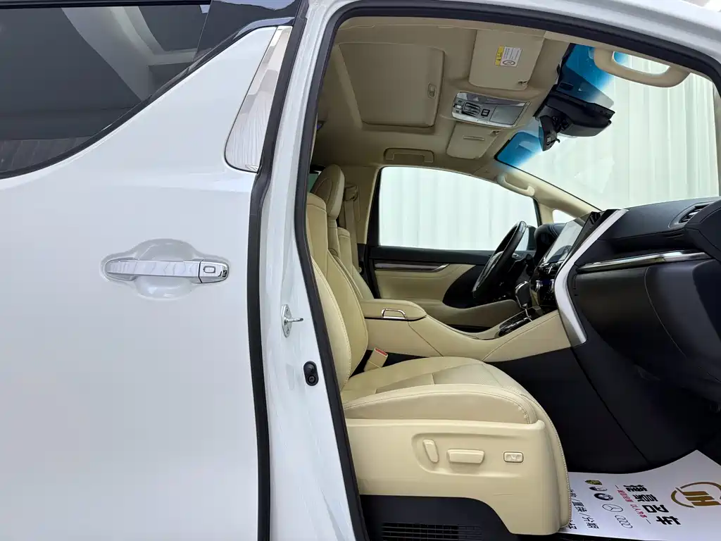 Toyota Vellfire 2023 — фото 10