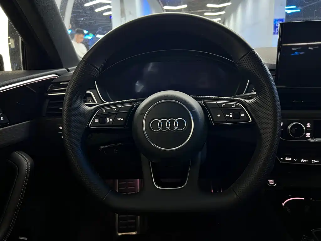 Audi A4L 2025 — фото 8