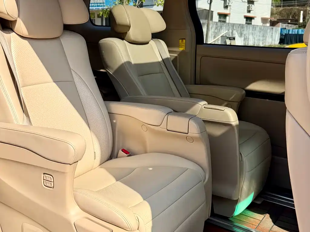Toyota Alphard 2012 — фото 12