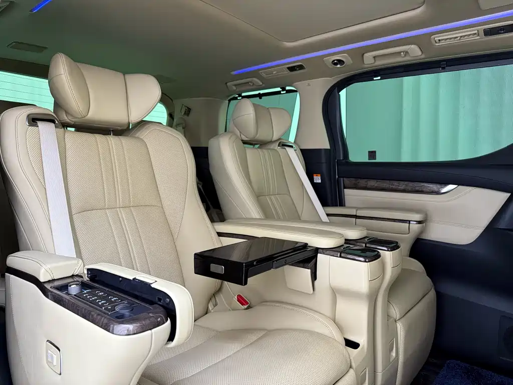 Toyota Vellfire 2023 — фото 12