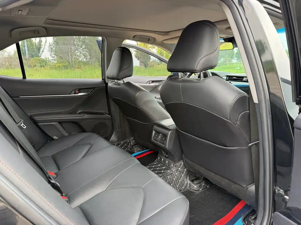 Toyota Camry 2019 — фото 14