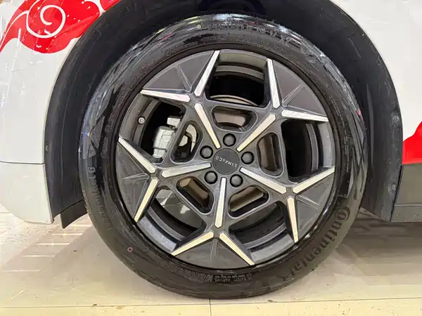 Lynk & Co Z20 2024