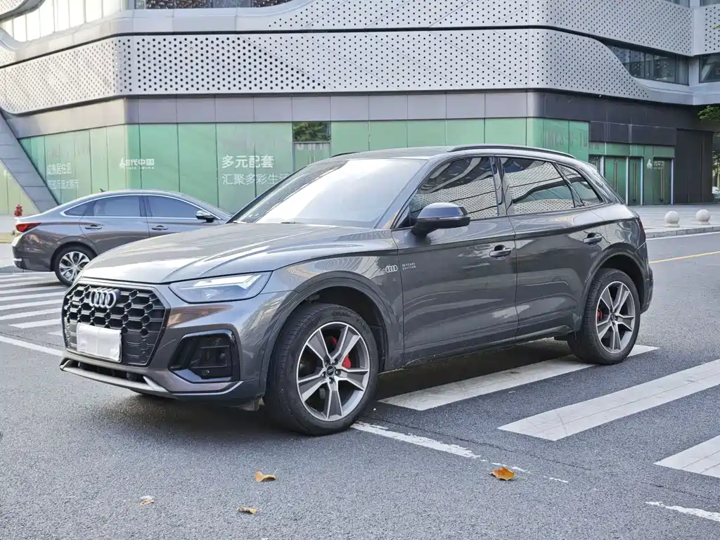 Audi Q5L 2021 — фото 1