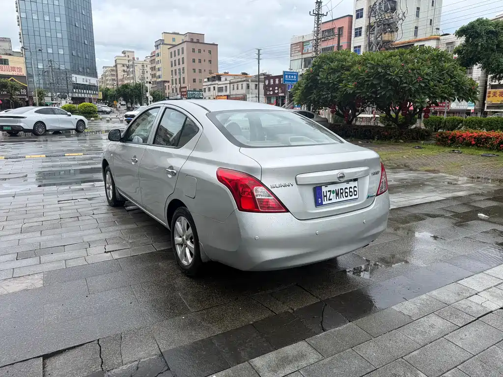 Nissan Sunny 2013 — фото 9