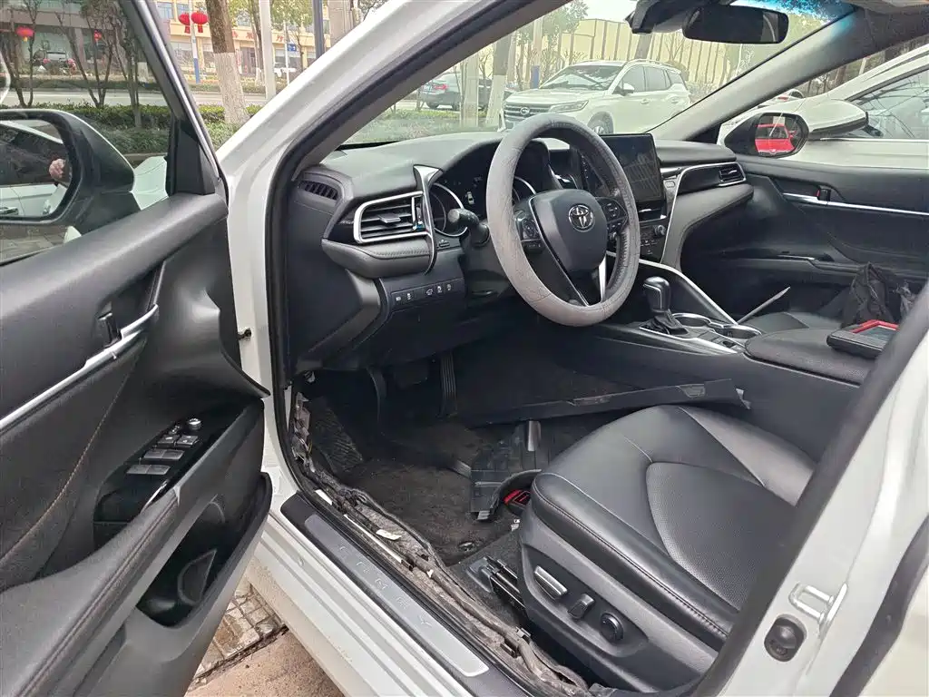 Toyota Camry 2022 — фото 16