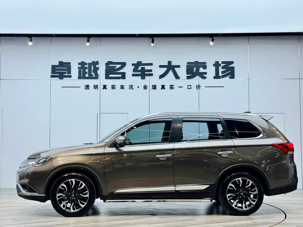 Mitsubishi Outlander 2018 — фото 4
