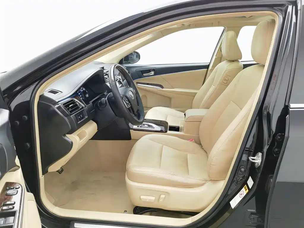 Toyota Camry 2015 — фото 10