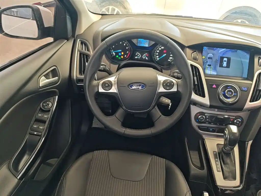 Ford Focus 2015 — фото 11