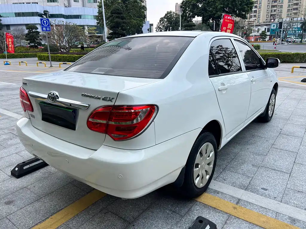 Toyota Corolla 2015 — фото 5