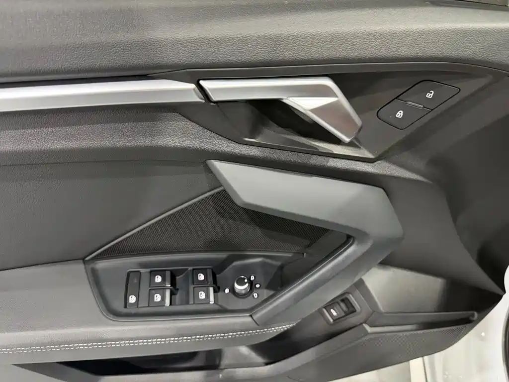 Audi A3 2023 — фото 10