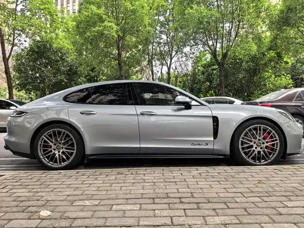 Porsche Panamera 2021
