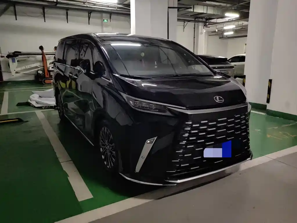 Lexus LM 2025