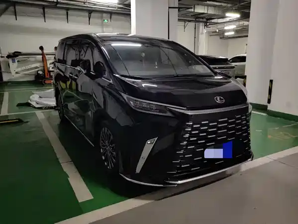 Lexus LM 2025