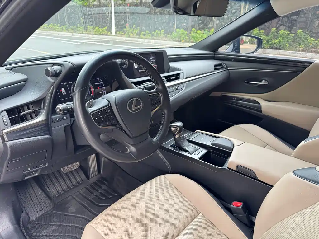 Lexus ES 2018 — фото 10