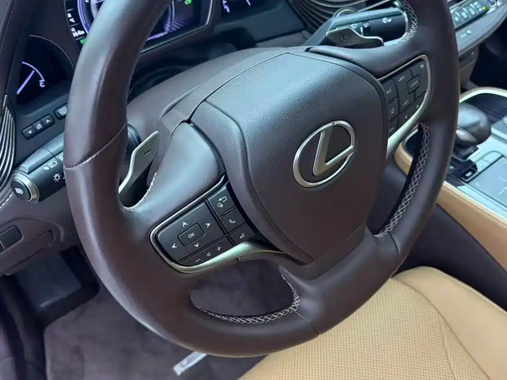 Lexus LS 2020 — фото 12