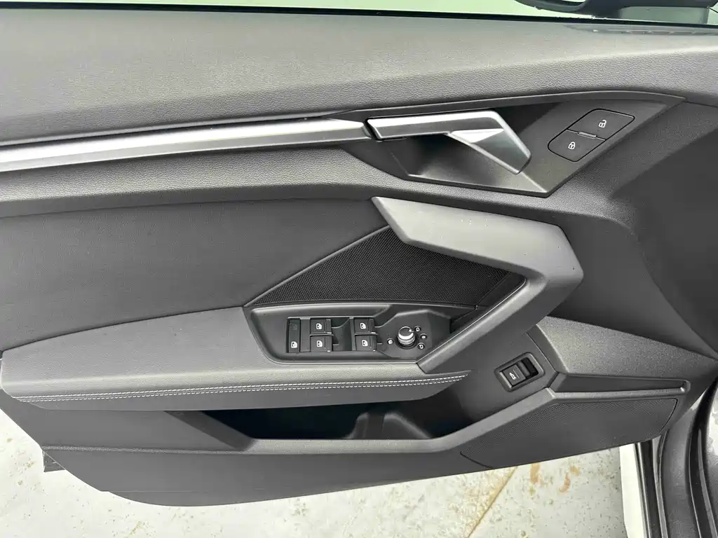 Audi A3 2023 — фото 10