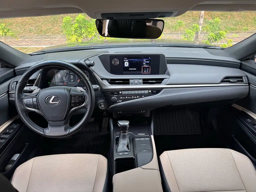 Lexus ES 2018 — фото 13