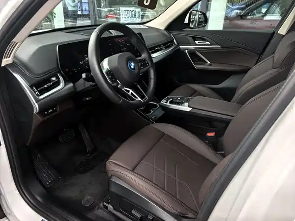 BMW iX1 2025