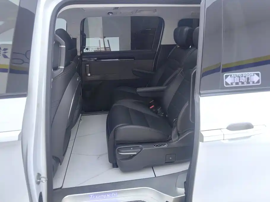 GAC Trumpchi E8 PHEV 2024 — фото 11