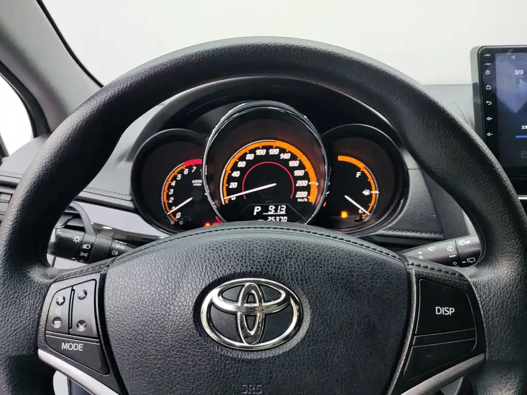 Toyota Yaris L 2022 — фото 10