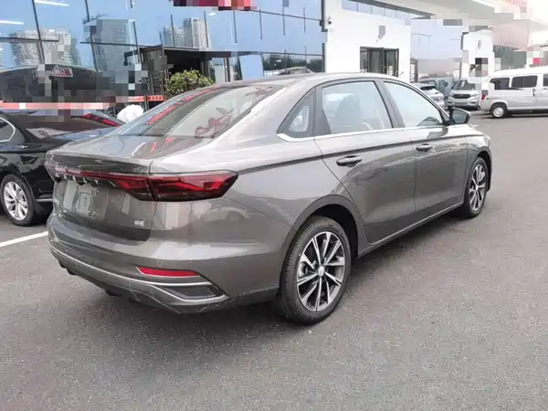 Geely Emgrand 2025