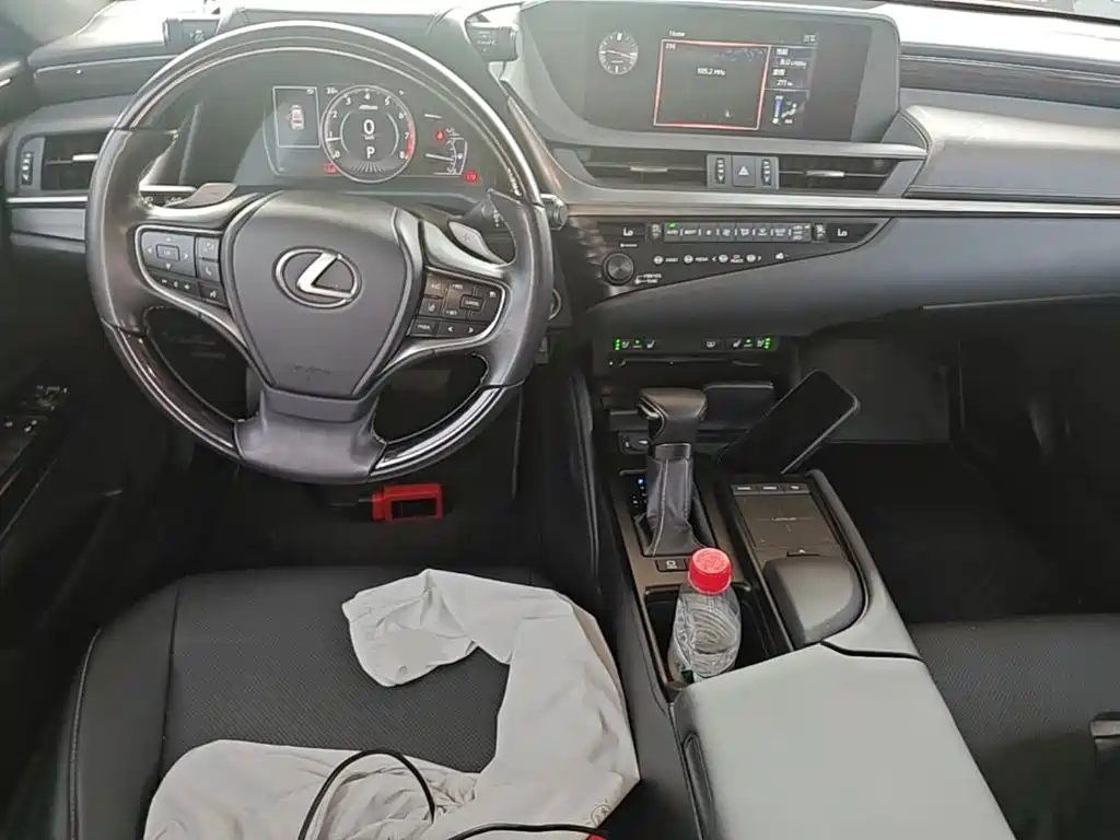 Lexus ES 2019 — фото 10