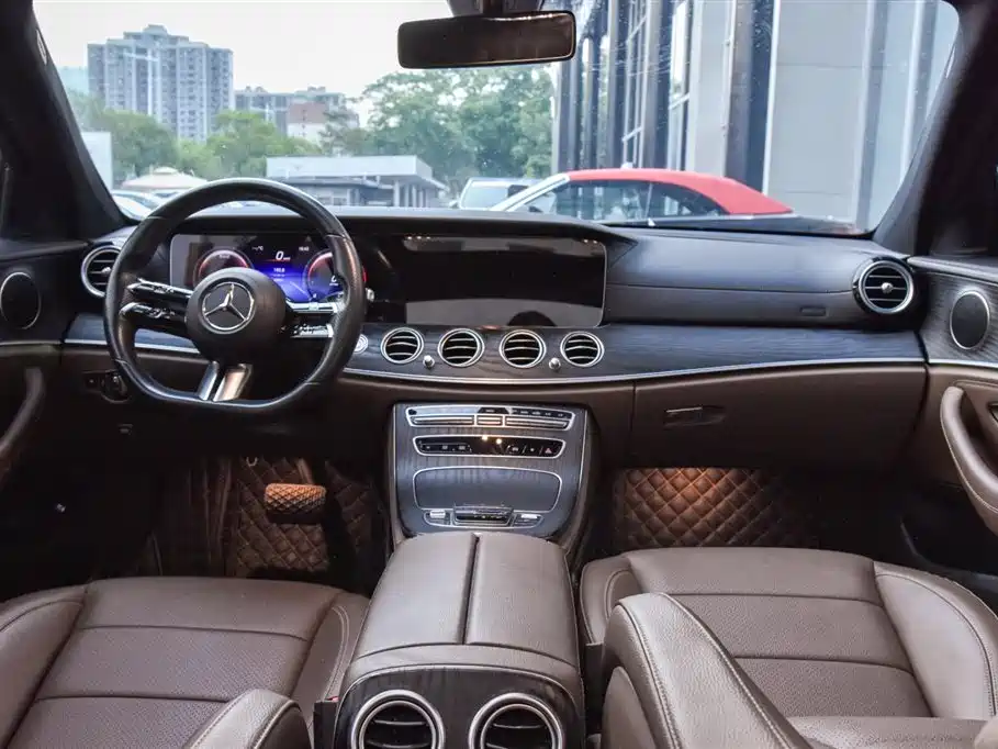 Mercedes-Benz E-Class 2022 — фото 8