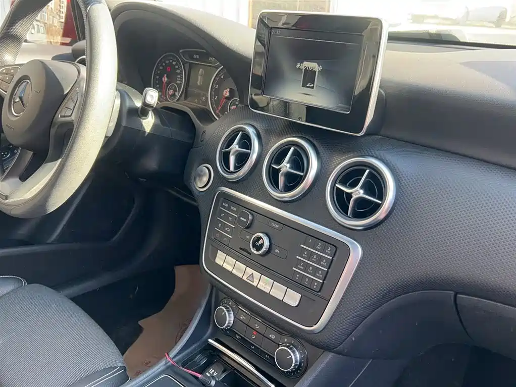 Mercedes-Benz A-Class 2017 — фото 2