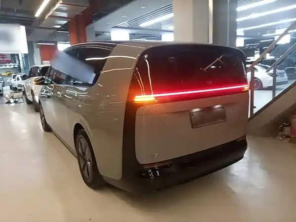 Li Auto MEGA 2024