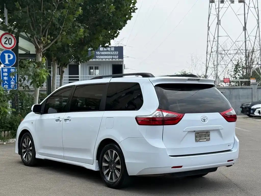 Toyota Sienna 2020 — фото 9