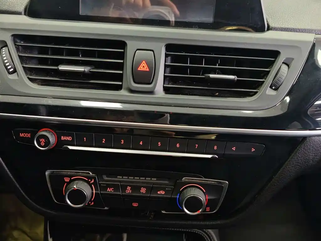 BMW 1 Series 2018 — фото 12