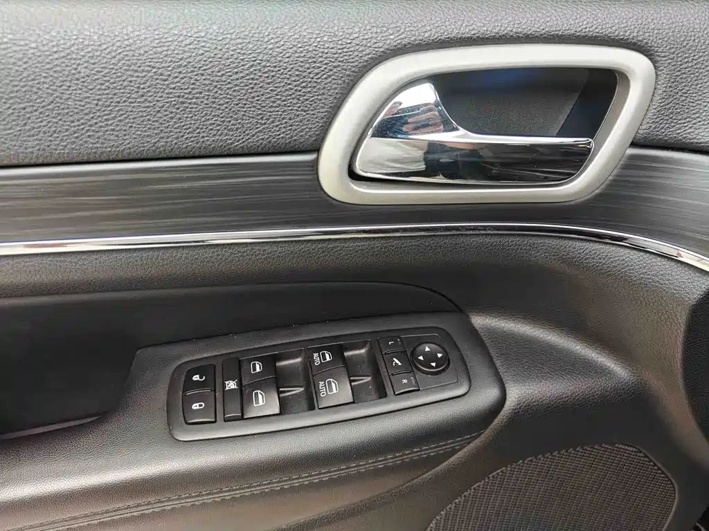 Jeep Grand Cherokee 2020 — фото 16