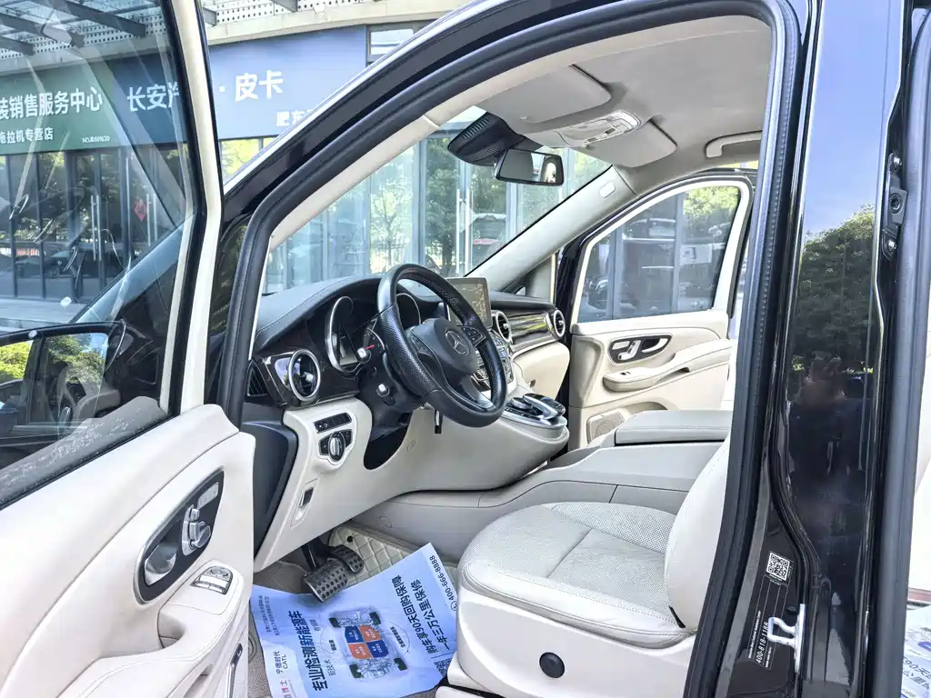 Mercedes-Benz V-Class 2018 — фото 11
