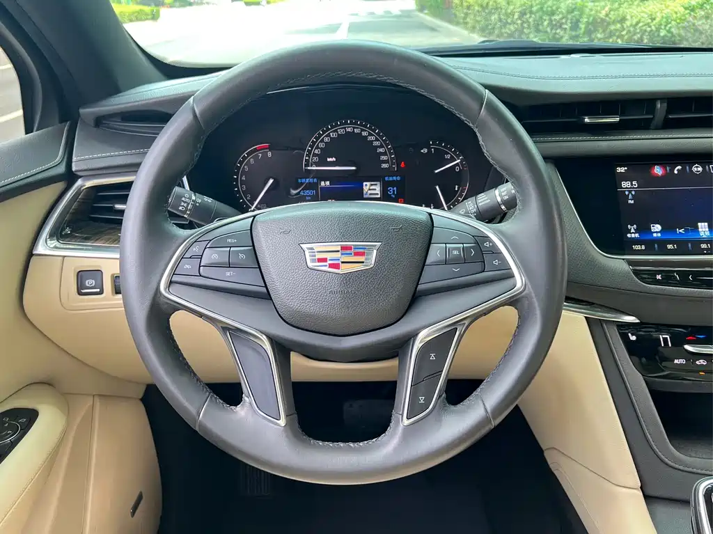 Cadillac XT5 2016 — фото 14