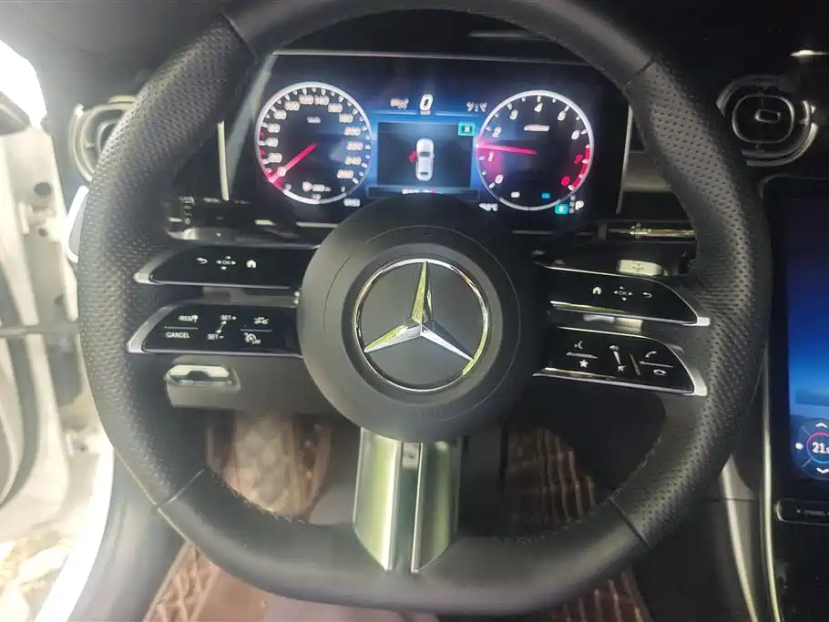 Mercedes-Benz C-Class 2023 — фото 15