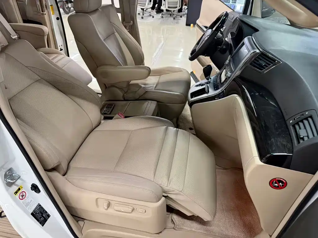 Toyota Alphard 2012 — фото 13