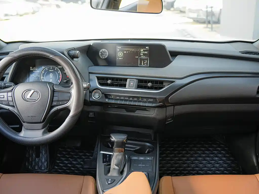Lexus UX 2021 — фото 16