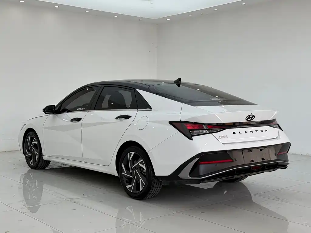Hyundai Elantra 2024 — фото 13