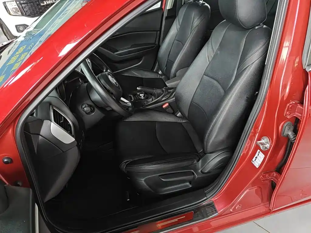 Mazda 3 Axela 2018 — фото 15