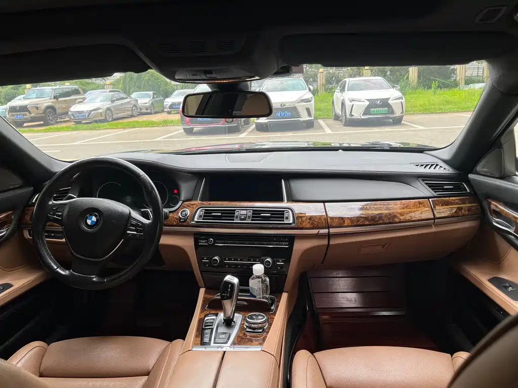BMW 7 Series 2014 — фото 28